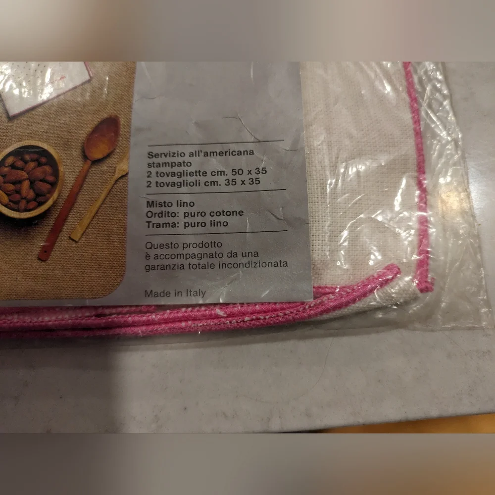 Set of 2 Napkins ( total 8).Brand New